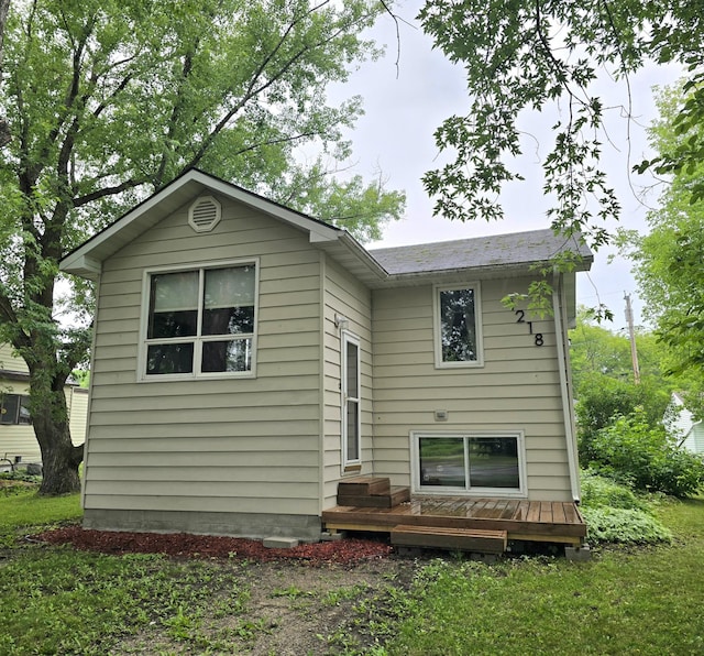 1218 2nd Ave E, International Falls, MN 56649 - rear view of house featuring a deck