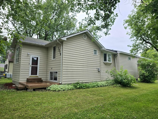 1218 2nd Ave E, International Falls, MN 56649 - back of property featuring a lawn