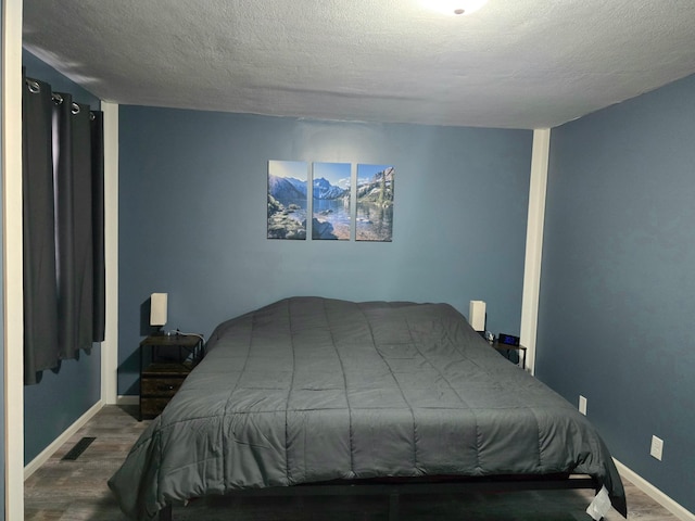 1218 2nd Ave E, International Falls, MN 56649 - bedroom featuring wood finished floors and a textured ceiling