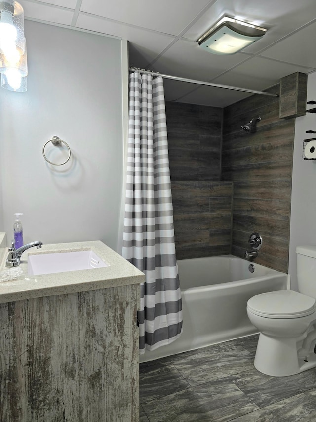 1218 2nd Ave E, International Falls, MN 56649 - full bathroom with shower / bathtub combination with curtain and vanity