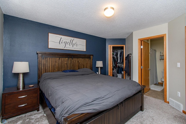 3590 Fillmore St S, Fargo, ND 58104 - bedroom featuring carpet flooring, a textured ceiling, ensuite bath, and a walk in closet