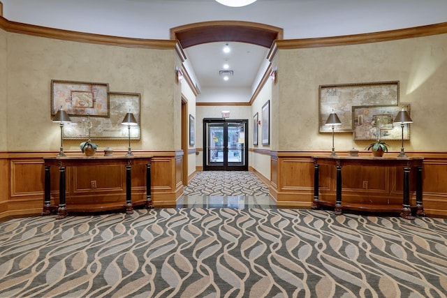 500 Grant St Unit 1105, Minneapolis, MN 55404 - entrance foyer with carpet floors, arched walkways, a wainscoted wall, and crown molding