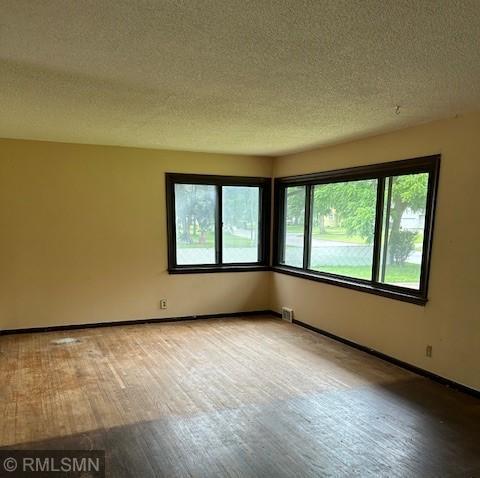 7808 Iris Dr N, Brooklyn Park, MN 55428 - photo 2