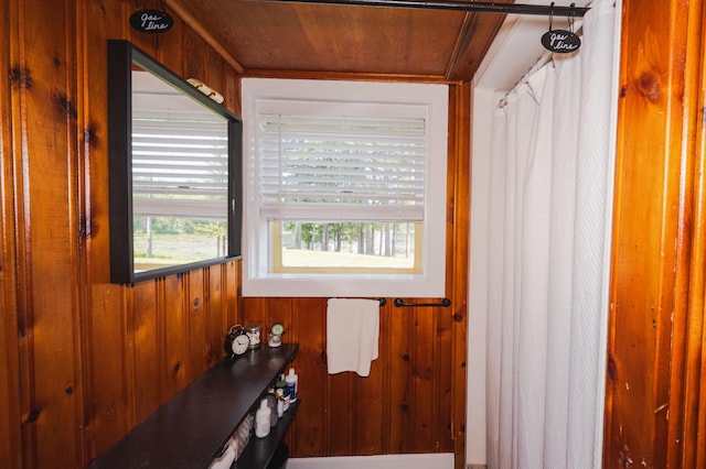 5607 Skogvei Rd, Duluth, MN 55803 - detailed view of wooden ceiling and wooden walls
