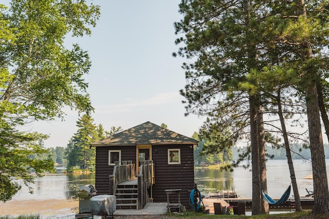 5607 Skogvei Rd, Duluth, MN 55803 - view of front of home with log veneer siding and a water view