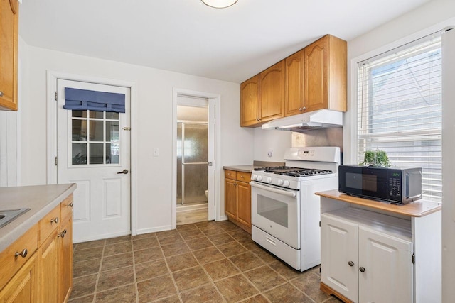 178 Mainzer St, West Saint Paul, MN 55118 - kitchen featuring white gas stove, black microwave, light countertops, and under cabinet range hood