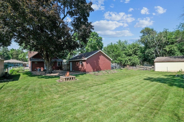 178 Mainzer St, West Saint Paul, MN 55118 - view of yard featuring an outdoor fire pit and an outbuilding