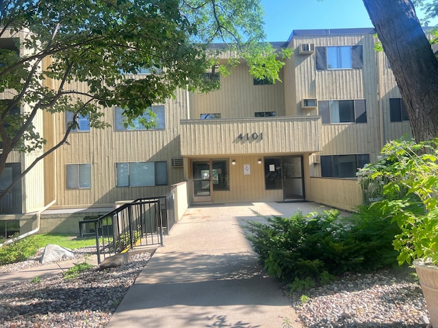 4101 Parklawn Ave Unit 202, Edina, MN 55435 - photo 1