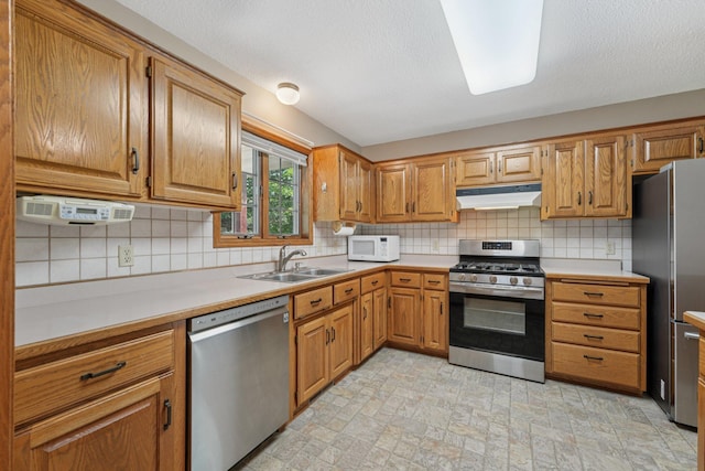 24864 Kettle River Blvd, Wyoming, MN 55025 - kitchen featuring appliances with stainless steel finishes, light countertops, and decorative backsplash