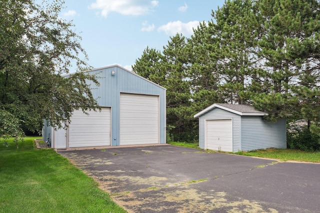 24864 Kettle River Blvd, Wyoming, MN 55025 - view of detached garage