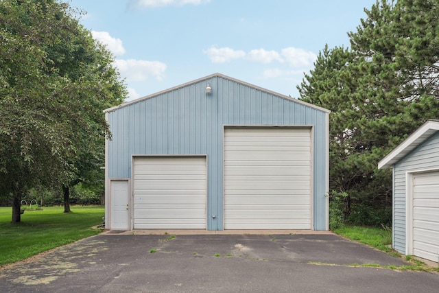 24864 Kettle River Blvd, Wyoming, MN 55025 - view of detached garage