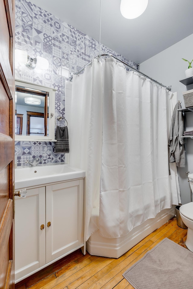 400 8th Ave NE Unit 1, Minneapolis, MN 55413 - full bath featuring hardwood / wood-style floors, vanity, and shower / tub combo
