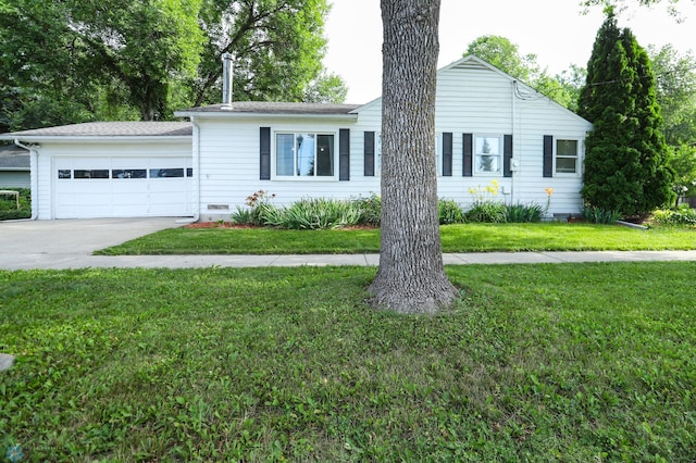 921 16th St S, Fargo, ND 58103 - ranch-style house featuring concrete driveway, a front lawn, and an attached garage