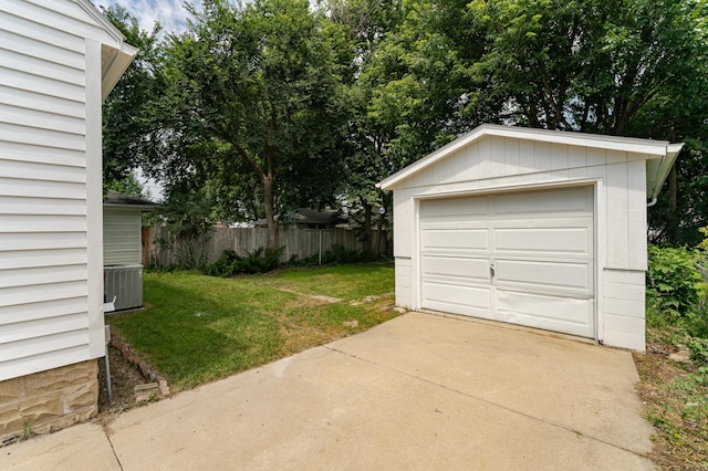 213 11th St SE, Rochester, MN 55904 - detached garage with concrete driveway