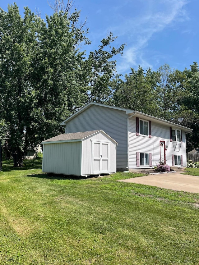 825 10th Ave SW, Forest Lake, MN 55025 - view of front of property with a storage shed and a front yard