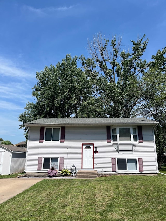 825 10th Ave SW, Forest Lake, MN 55025 - raised ranch featuring a front lawn and roof with shingles