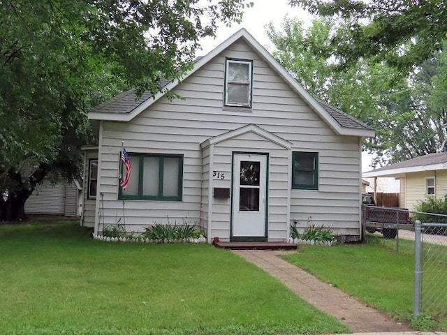 315 Conley Ave S, Thief River Falls, MN 56701 - photo 1