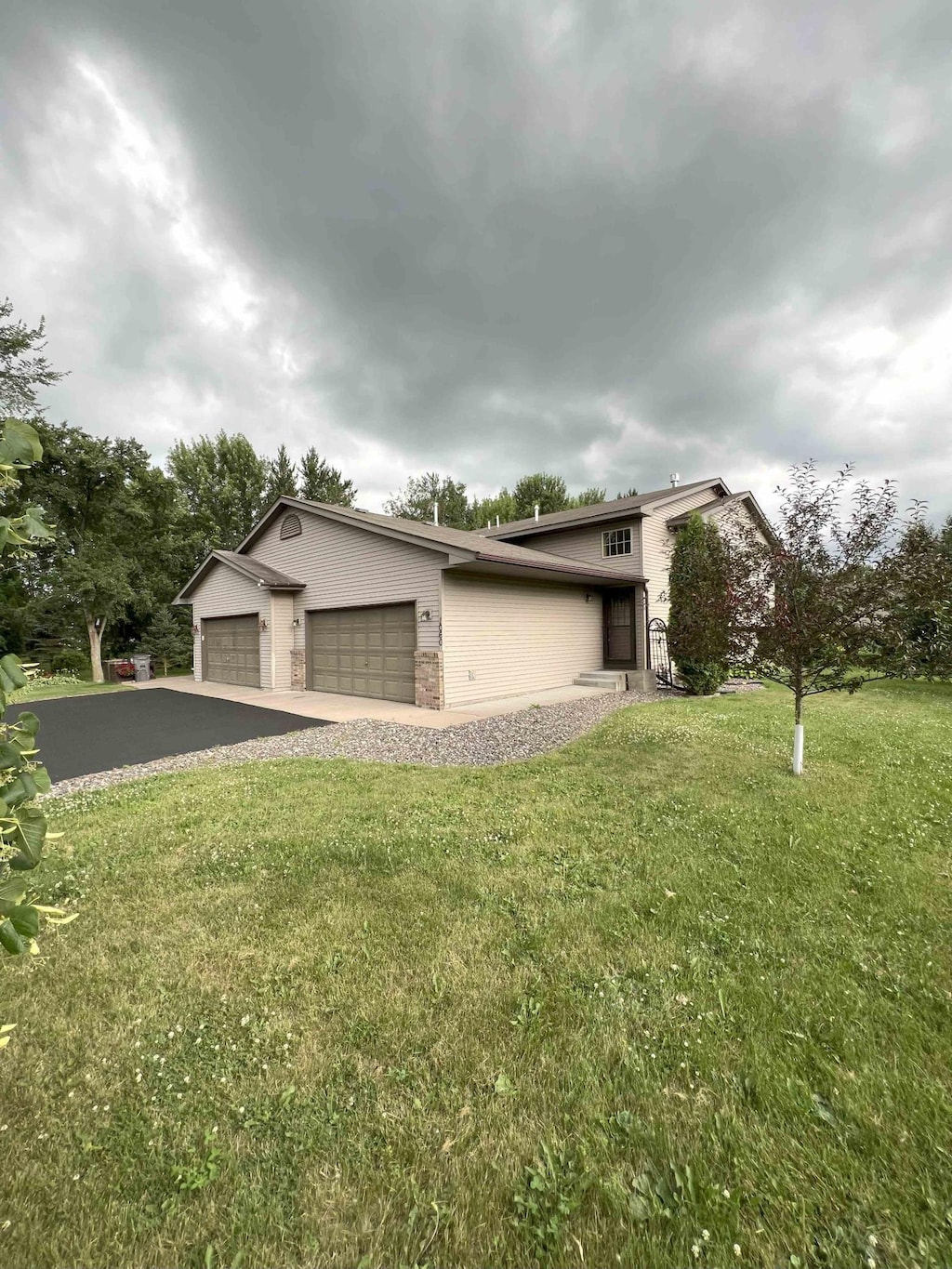 1060 4th Ave NE, Milaca, MN 56353 - photo 2