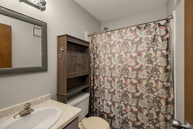 66 9th St E Unit 2315, Saint Paul, MN 55101 - bathroom featuring vanity, curtained shower, and a textured ceiling