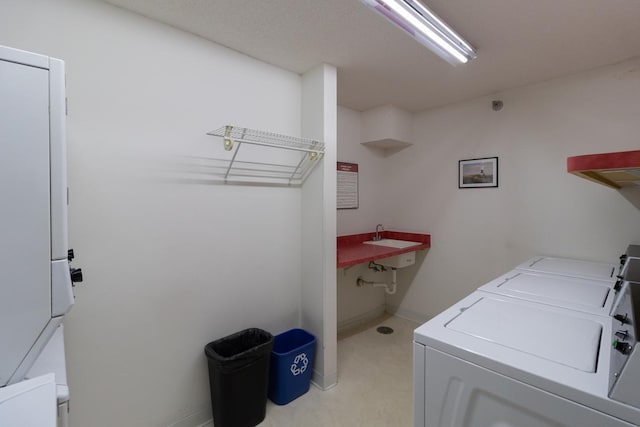 66 9th St E Unit 2315, Saint Paul, MN 55101 - laundry room with independent washer and dryer and baseboards