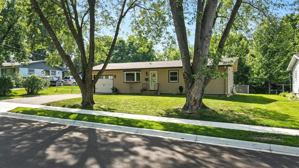 916 Westwood Dr, Faribault, MN 55021 - photo 1