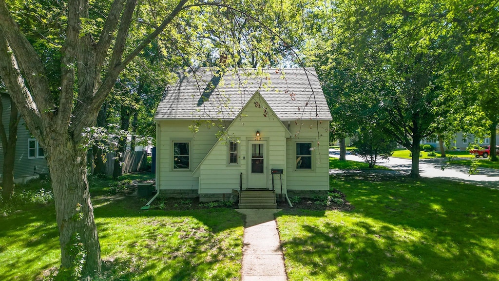 212 Oakland St, Lake Crystal, MN 56055 - photo 1