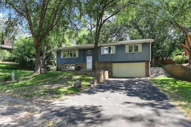 570 Crestview Dr S, Maplewood, MN 55119 - photo 1