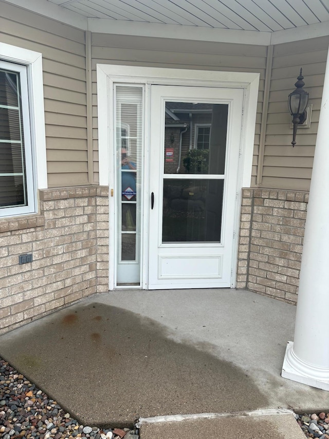 2413 Skyline Dr, Bloomington, MN 55425 - photo 2