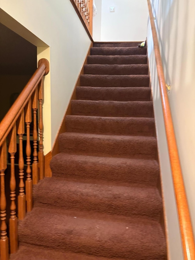 2413 Skyline Dr, Bloomington, MN 55425 - photo 9