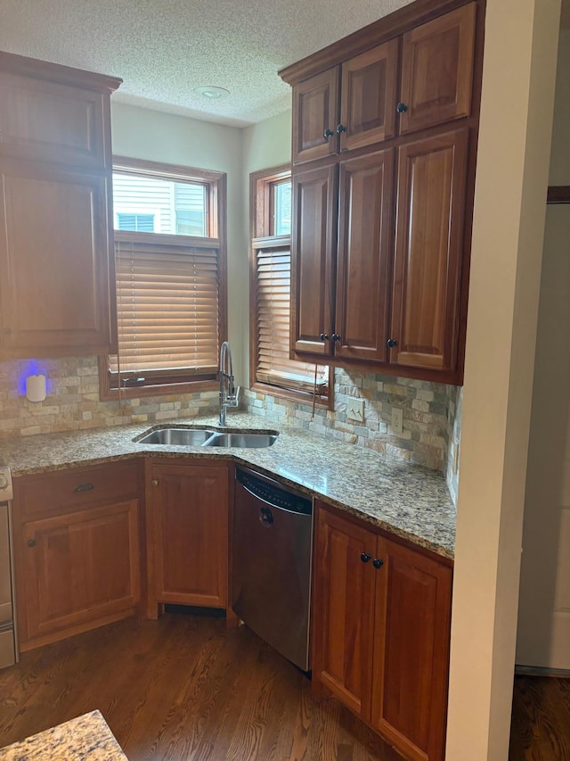 2413 Skyline Dr, Bloomington, MN 55425 - photo 11