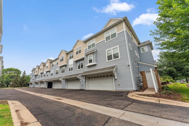 1679 Village Trl E Unit 3, Maplewood, MN 55109 - photo 3