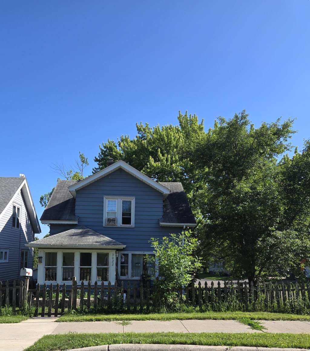3022 Devonshire St, Duluth, MN 55806 - photo 1