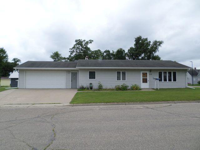 202 Kendall Ave S, Thief River Falls, MN 56701 - photo 2