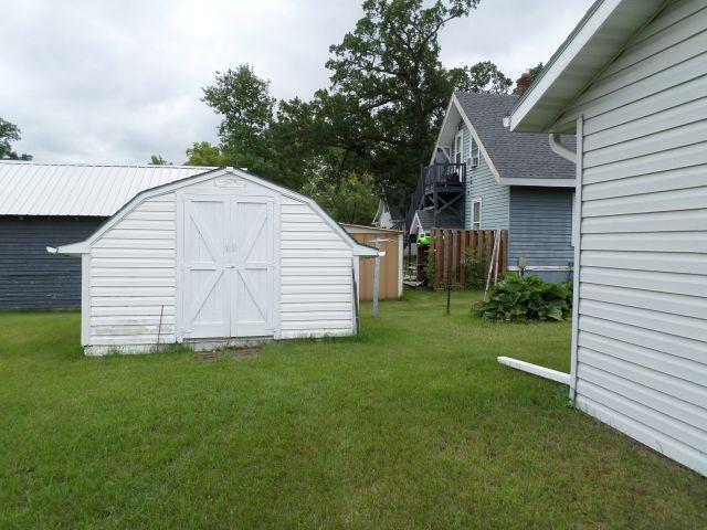 202 Kendall Ave S, Thief River Falls, MN 56701 - photo 37