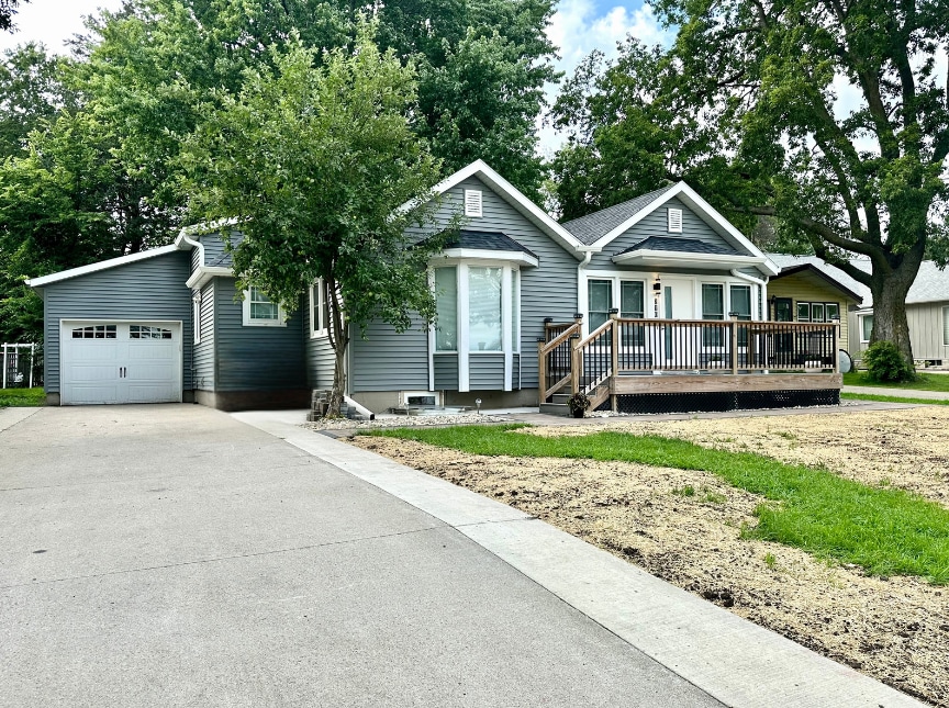 710 Lake Ave, Worthington, MN 56187 - photo 2