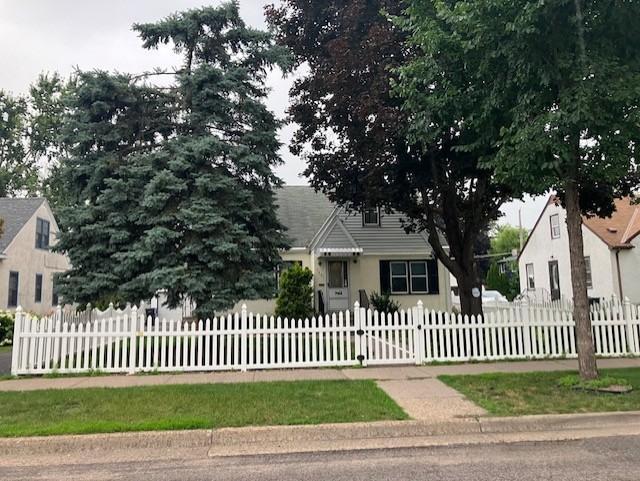 1421 Mackubin St, Saint Paul, MN 55117 - photo 1