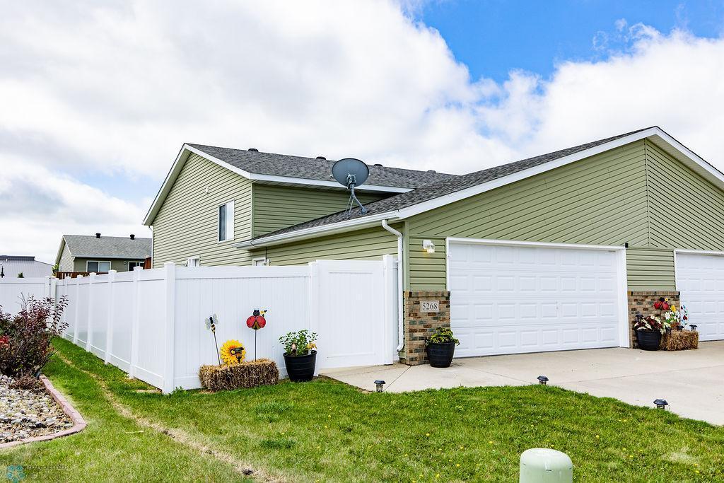 5268 49th Ave S, Fargo, ND 58104 - photo 1
