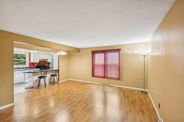 990 Omaban St, Saint Paul, MN 55106 - photo 2