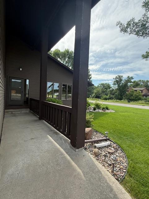 517 Sunrise Blvd, Redwood Falls, MN 56283 - photo 6
