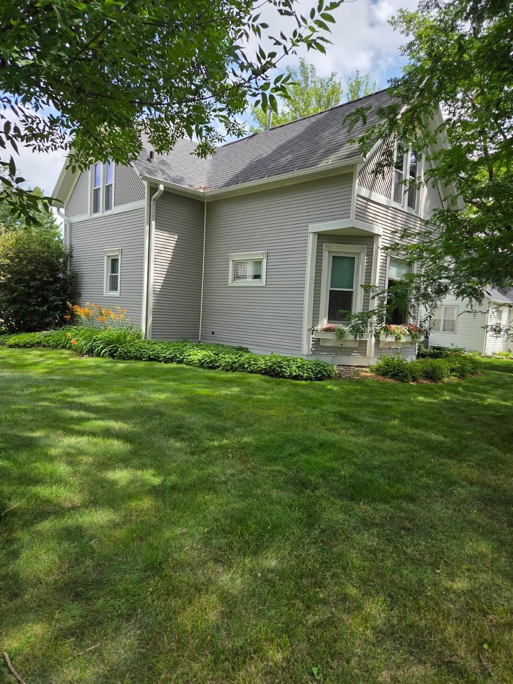 421 1st St SW, New Richland, MN 56072 - photo 2
