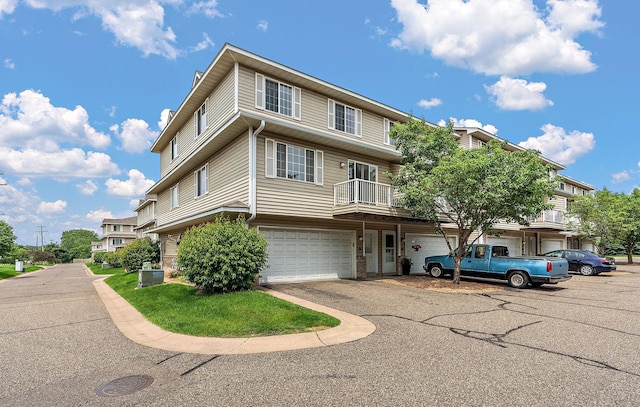1613 County Road D E Unit L, Maplewood, MN 55109 - photo 2