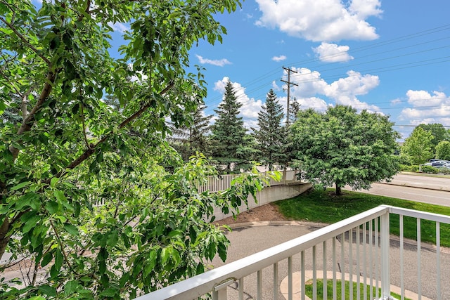 1613 County Road D E Unit L, Maplewood, MN 55109 - photo 13