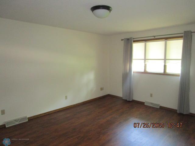 1029 Valley St, Wahpeton, ND 58075 - photo 12