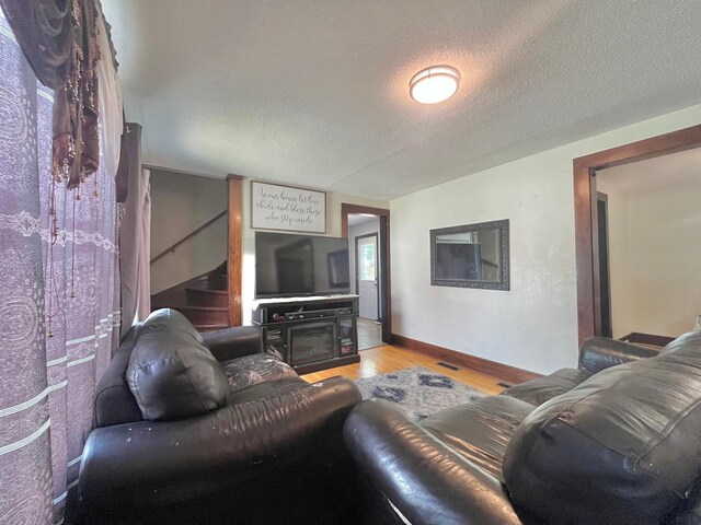 611 16th St SW, Willmar, MN 56201 - photo 8