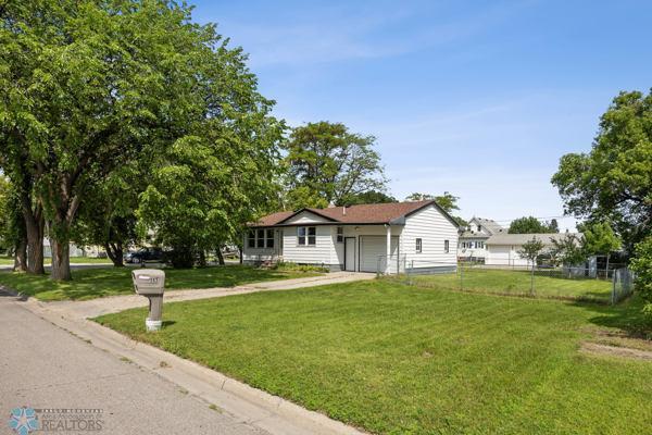 115 2nd Ave SW, Dilworth, MN 56529 - photo 1