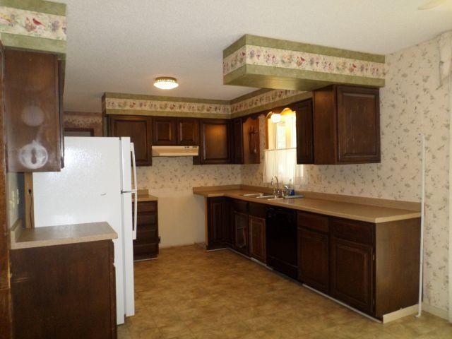 106 Circle Dr, Thief River Falls, MN 56701 - photo 3
