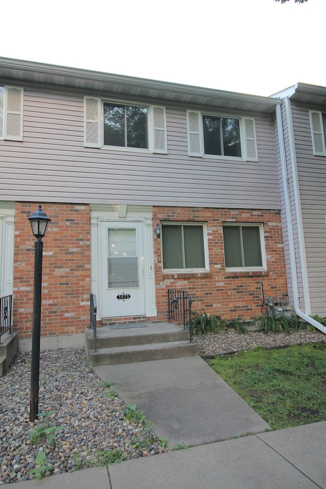 1476 Goodwin Ave N, Oakdale, MN 55128 - photo 1
