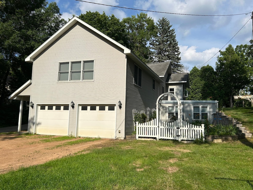 4760 Vine Hill Rd, Deephaven, MN 55331 - photo 1