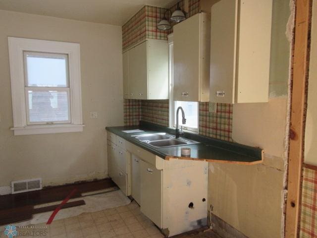 906 University Dr S, Fargo, ND 58103 - photo 30