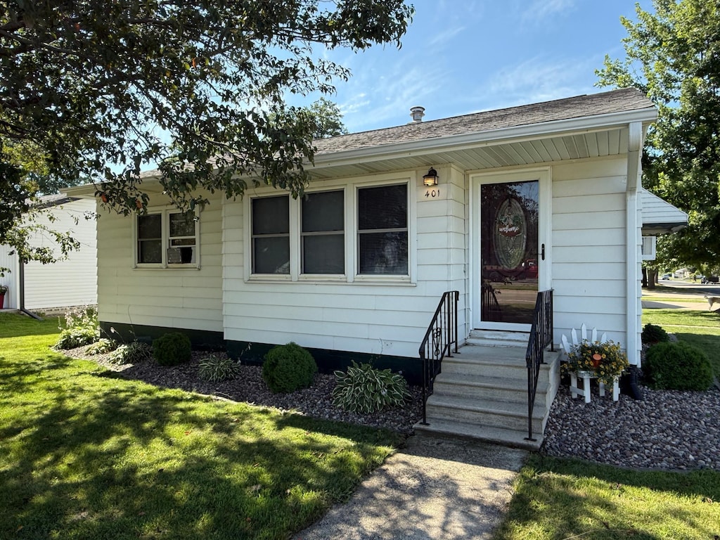 401 2nd St NE, Hayfield, MN 55940 - photo 1